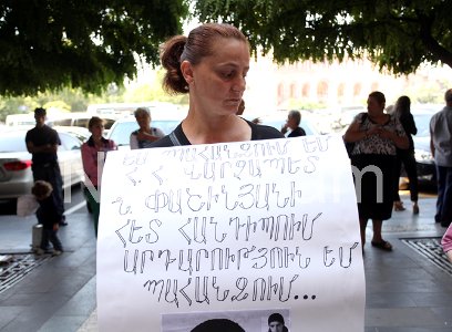 Դավիթ Տոնոյանն ինձ չի ընդունում. մահացած զինծառայողի մայրը բողոքում է