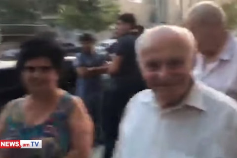 Զվարճալի դեպք Էջմիածնում «Լուսավոր Հայաստան» կուսակցության նոր գրասենյակի բացման ժամանակ