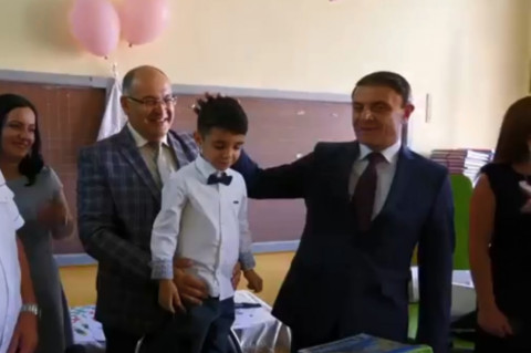 Ձեռքս դնեմ գլխիդ, որ դառնաս... գնդապետ. Օսիպյանը՝ առաջին դասարանցուն