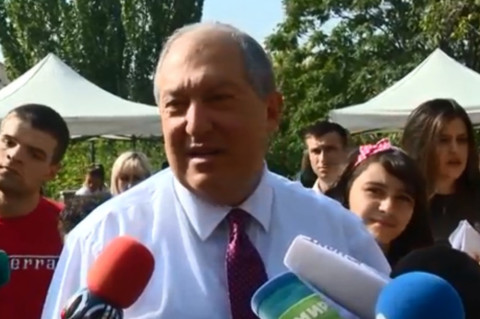 Ամաչելով պիտի ասեմ՝ գերազանցիկ եմ եղել դպրոցում. նախագահ Արմեն Սարգսյան