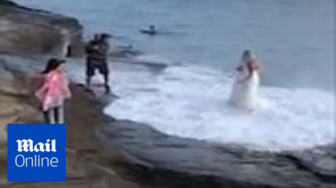 Two women’s wedding photoshoot on the beach