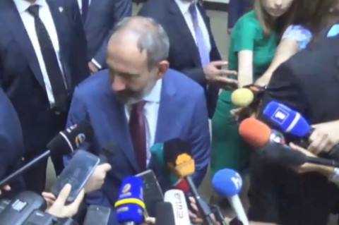 Եկեք աբսուրդ բաներ չխոսենք. Փաշինյանը՝ Լևոն Տեր-Պետրոսյանին նախագահ դարձնելու մասին