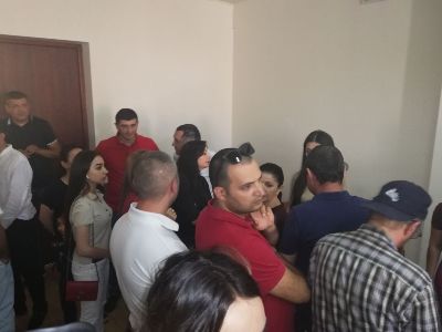Ալեքսանդր Սարգսյանի որդու նախնական կալանքի հարցի քննարկումը դատարանում