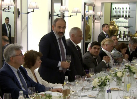Փարիզում Փաշինյանն ընթրել է Ֆրանսիայի հայ համայնքի ներկայացուցիչների հետ