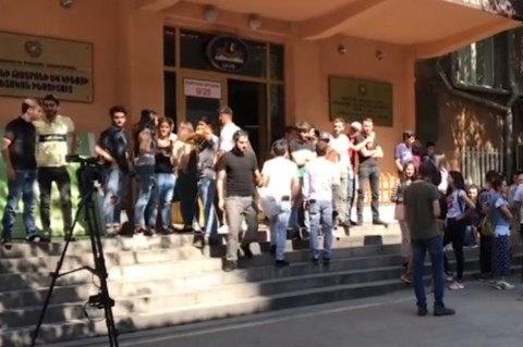 Թատերական ինստիտուտի ուսանողները դասադուլ են անում. պահանջում են ռեկտորի հրաժարականը