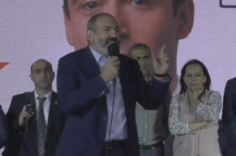 Իմ ուղիղ եթերների տակ նույնպես հայհոյանքներ են գրում. Փաշինյան