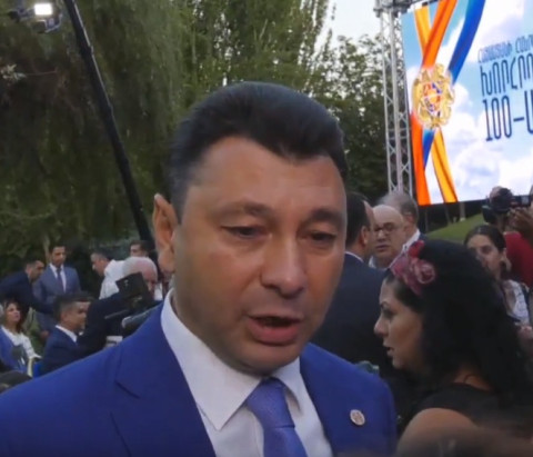 Ամեն ինչ անցողիկ է, պարոն վարչապետ. Էդուարդ Շարմազանով
