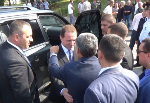 No comment. Հանդիպում «Եռաբլուր»–ում