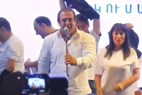 ԲՀԿ–ի «սեւ–սպիտակ» ֆլեշմոբը՝ Հյուսիսային պողոտայում
