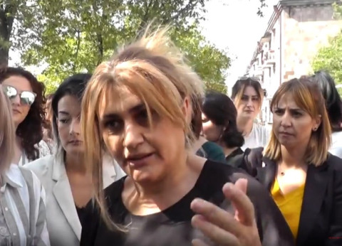 ԱՄՆ–ից եկածին ուզում են տնօրեն ընտրել. N 51 դպրոցի ծնողները բողոքի ակցիա են անում