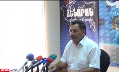 Գիշերը քնած կնոջս արթնացրել եմ, որ հյուրասիրի. Ուրցաձորի համայնքապետը՝ իր հրաժարականը պահանջողի մասին