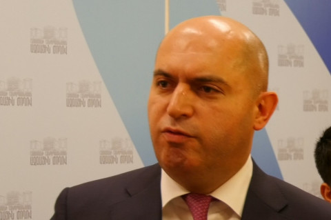 Վահրամ Բաղդասարյանը չէր գնացել, որ ժպիտներ պարգևի Փաշինյանին. Աշոտյան