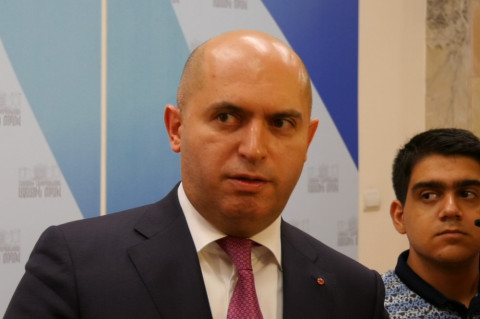 Հարգելի Կառավարություն, էդ մենք չենք աշխատո՞ւմ, ո՞ւր են ձեր բարեփոխումների նախագծերը. Աշոտյան