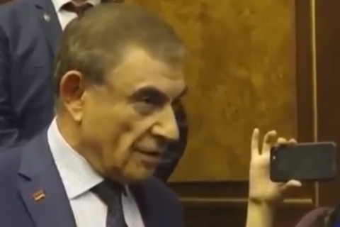 Արա Բաբլոյանը մեղադրում է Լենա Նազարյանին