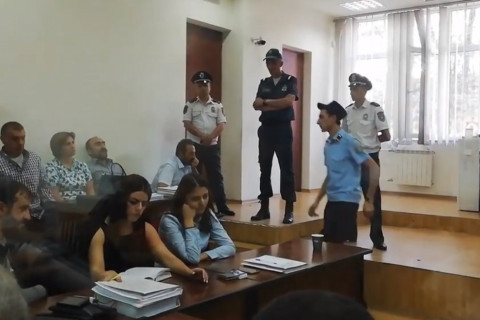 Պատրաստ եմ ոտքերիդ տակ մեռնեմ իմ ժողովուրդ. Պավլիկ Մանուկյանը հացադուլ սկսեց