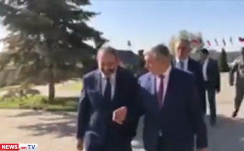 Նիկոլ Փաշինյանն ու Ֆելիքս Ցոլակյանը «ասել-խոսալով» գնացին նախարարություն