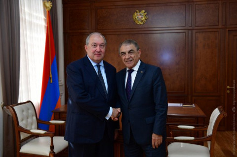 Կադրեր Արմեն Սարգսյանի և Արա Բաբլոյանի հանդիպումից