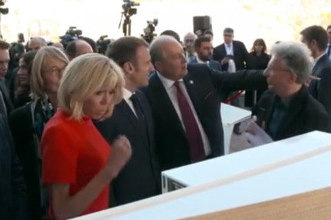 Երևանում Մակրոնը կնոջ հետ շրջել է Շառլ Ազնավուրի կեցավայր–թանգարանում