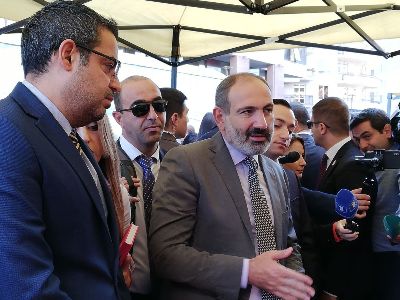 Փաշինյանը շրջում է սիրիահայերի ցուցահանդես–տոնավաճառում