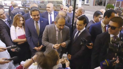 էսօր էլ դիետաս խափանվեց. սիրիահայերը Փաշինյանին ստիպեցին կուշտ նախաճաշել