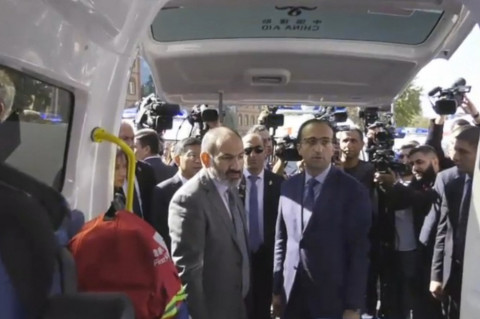 Փաշինյանը ծանոթացավ Չինաստանի նվիրած շտապօգնության մեքենաներին