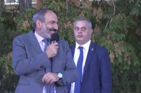 Ժողովուրդ, էնտեղ ուրի՞շ միտինգ ա, չեմ հասկանում. Փաշինյանը՝ Արմավիրում