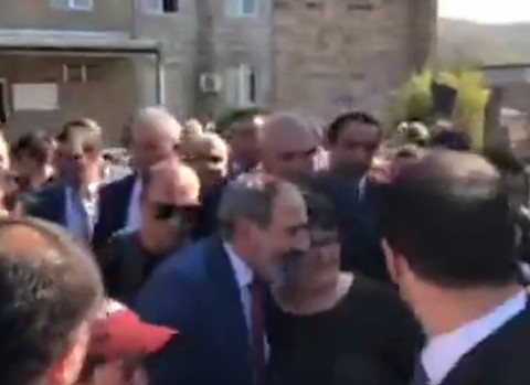 Հեսա մի քիչ էլ նկարվենք ու գնանք. Փաշինյանը՝ Կապանում