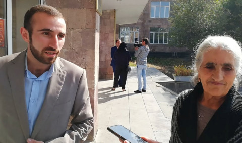 Հրազդանի քաղաքապետի թեկնածուն քվեարկության է եկել տատիկի հետ