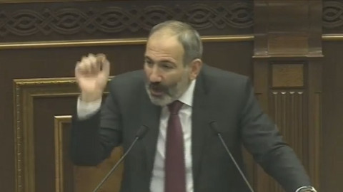 Քնելու տեղը լավ տղու բազար ա, փող ա. Նիկոլ Փաշինյան