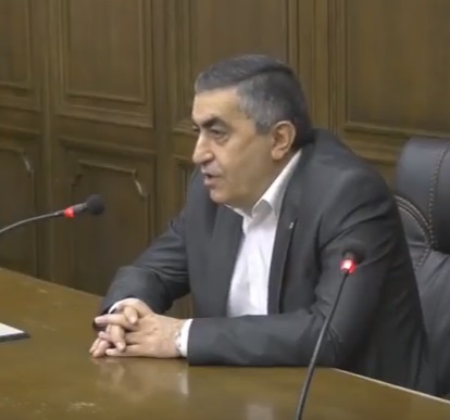 Այդպես էլ հանելուկ մնաց, ինչու հենց դեկտեմբերին. Ռուստամյանը՝ արտահերթ ընտրությունների մասին