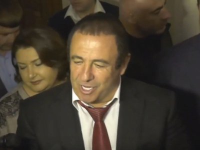 Աղջիկ ջան, դու ջութակ ես սիրում, ես զենք եմ սիրում. Գագիկ Ծառուկյան