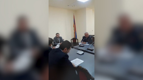 Գիտեմ, որ գումար արժի, բայց ըսենց էլ չի լինի ախր. փոխնախարարը՝ աջ ղեկով մեքենա ներմուծողներին