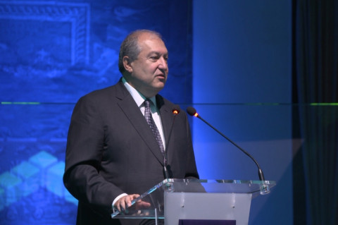 Ժամանակն է, որ մարդկությունը հետ դառնա դեպի իր ռասսայի ծագման վայր՝ Հայաստան. Արմեն Սարգսյան