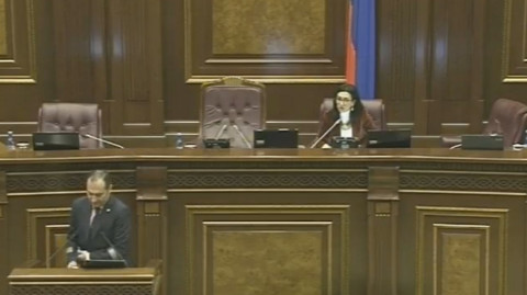 Սառում ենք. Նաիրա Զոհրաբյանը պահանջեց միացնել ջեռուցումը ԱԺ դահլիճում