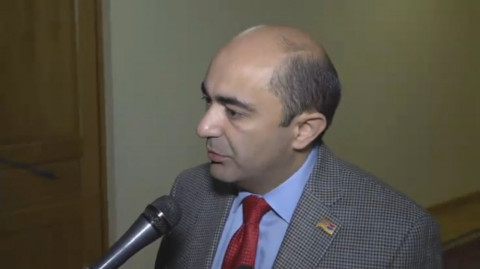 Շարմազանովին ասեք՝ նախ հայտնվեք խորհրդարանում, հետո որոշեք. Էդմոն Մարուքյան