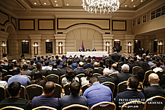 Ինձ մի ամաչացրեք. Նիկոլ Փաշինյանը՝ ղազախստանցի հային