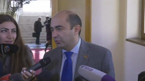 Հանրապետականը ոչ կարող է չոր փող բաժանել, ոչ վարչապետին զանգել. Էդմոն Մարուքյան
