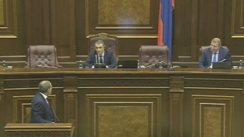 6–րդ գումարման ԱԺ–ի վերջին հարցը Փաշինյանին տվեց Արա Բաբլոյանը
