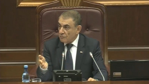 Ինչպես անել, որ պատգամավորները գործի չգնան, բայց աշխատավարձ ստանան