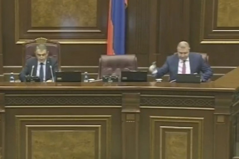 Ոնց որ էդքան էլ անհույս չի վիճակը. Արա Բաբլոյանը սպասում է պատգամավորներին
