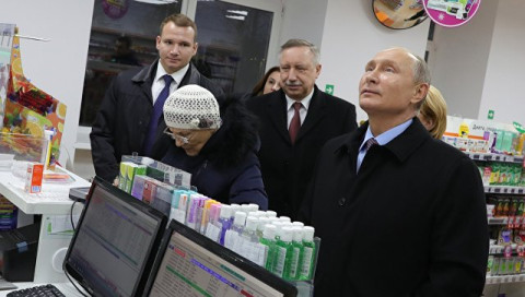 An elderly woman "ignores" Putin in St. Petersburg