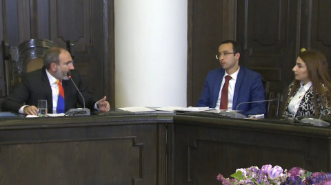 Մարդ կա՝ պաշտոն ստանալուց հետո սկսել ա իր և ընկերների հարցերը լուծել. Փաշինյան