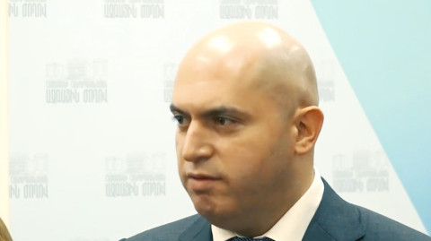 Հայաստանի քաղաքական Դեն Բիլզերյանն է․ Աշոտյանը՝ Փաշինյանի մասին