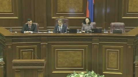 Մի քանի ՀՀԿ–ականների «ֆլեշմոբը» ԱԺ–ում. նրանք դեմ քվեարկեցին բյուջեի նախագծին