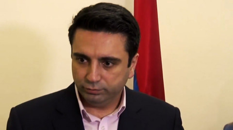 Թող Դավիթ Շահնազարյանը իր անցած ճանապարհին նայի, զարմանում եմ. Ալեն Սիմոնյան