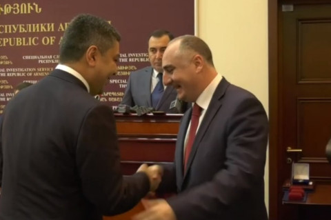 Արթուր Վանեցյանը պարգեւատրեց Սասուն Խաչատրյանին