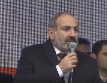 Հլը հանդարտ, հա. Փաշինյանը սաստեց քաղաքացուն