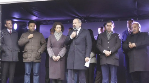 Աշոտյանն առավոտից իրիկուն գլխին ա տալիս. Նիկոլ Փաշինյան