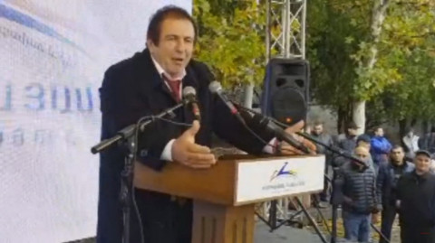 Սրտիցս արյուն ա գնում, որ չեմ օգնում, բայց որ անեմ, կասեն՝ կաշառք ա բաժանում. Ծառուկյան