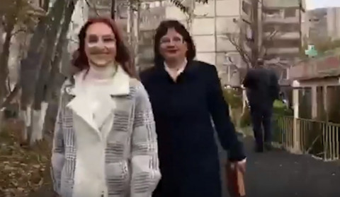 Լիլիթ Մակունցը քվեարկության էր եկել մոր հետ